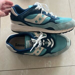 VGUC Men’s Saucony sneakers size 10